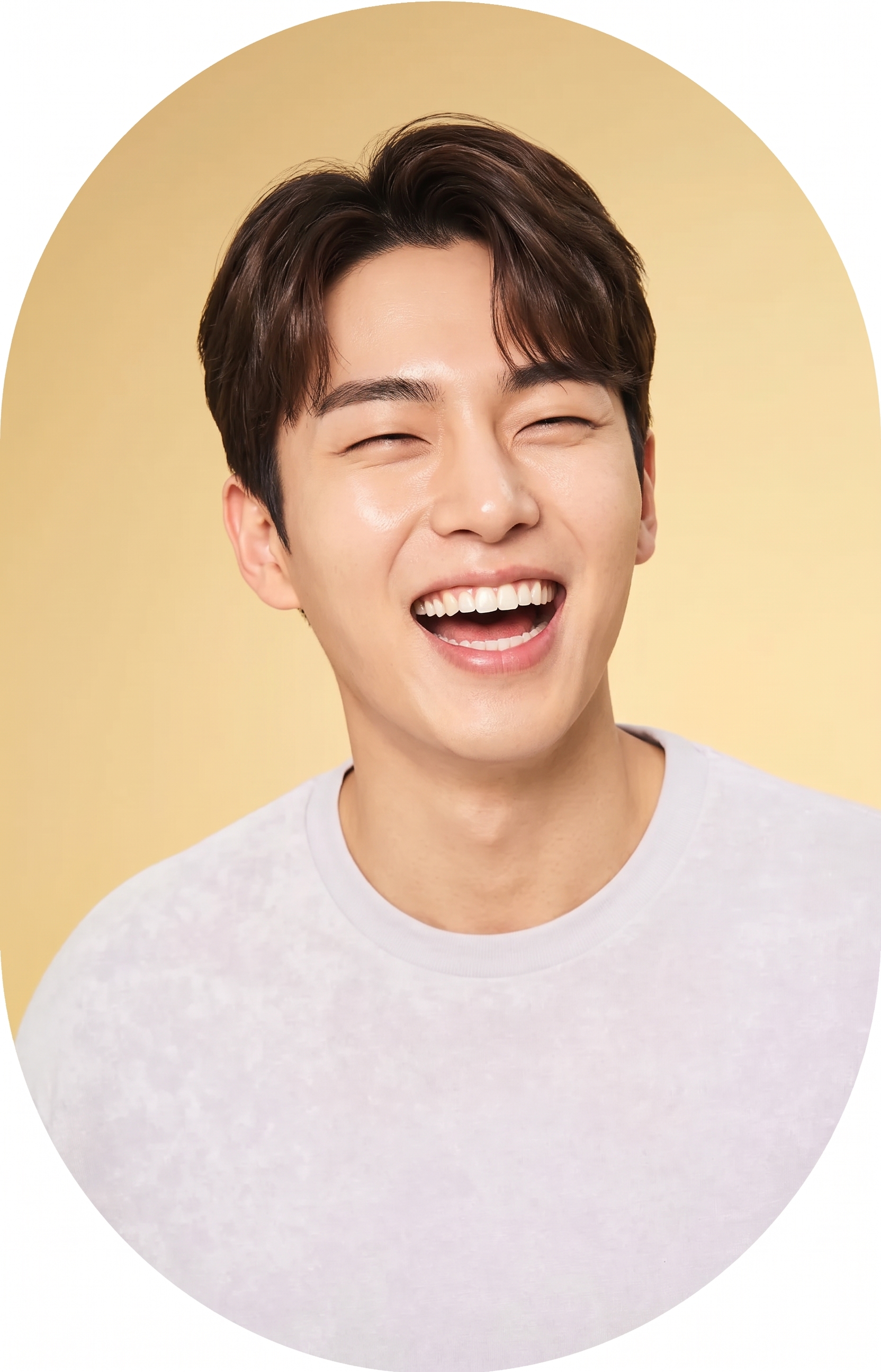 환하게 웃는 남성